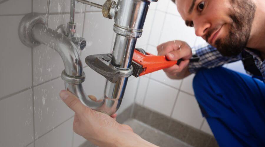 Expert burst pipe repair services in Cummings, KS
